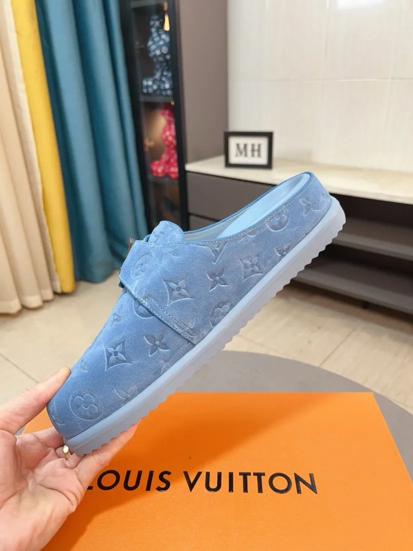 Men's Men's Shoes 💰400🌸🌸🌸🌸LV Easy 2025 new men's casual sandals and slippers, made of suede cow leather, with Monogram pattern to highlight the trendy style. Adjustable straps illuminated with LV letters, while a resilient insole and micro outsole provide lightweight comfort. Made of suede cow leather with embossed Monogram pattern and brand element metal hardware✅Adjustable straps➕Tough insole‼ ️Micro outsole. Comfortable and easy to wear‼ ️ size：38-45